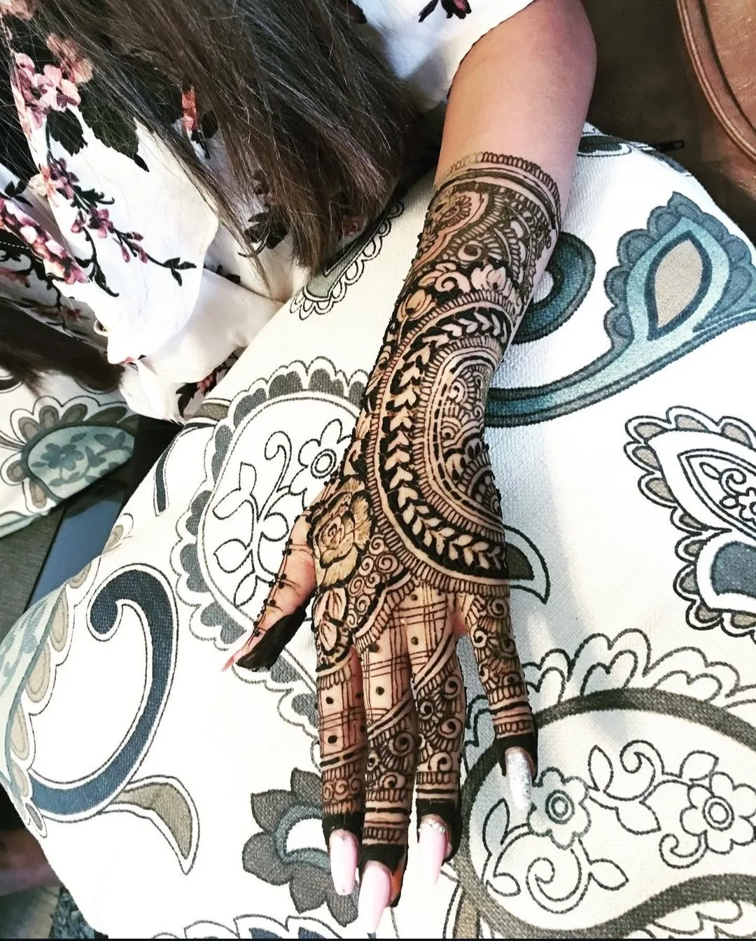 A detailed Karva Chauth henna design