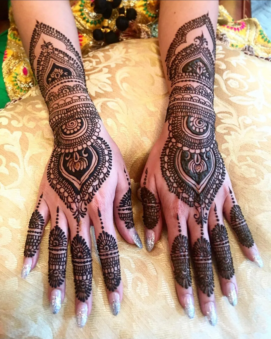 Full-arm Pakistani bridal mehndi design