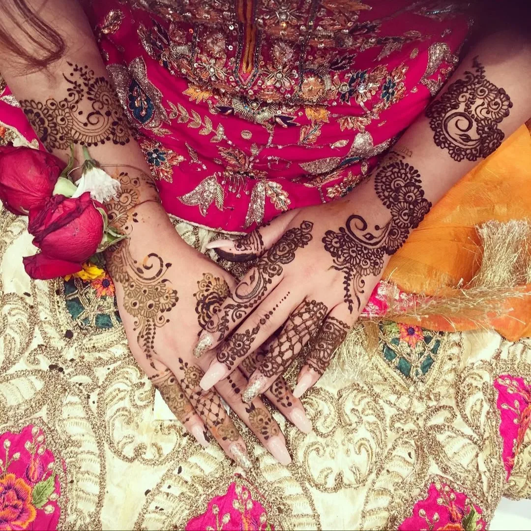 A quick, customizable party-style henna design