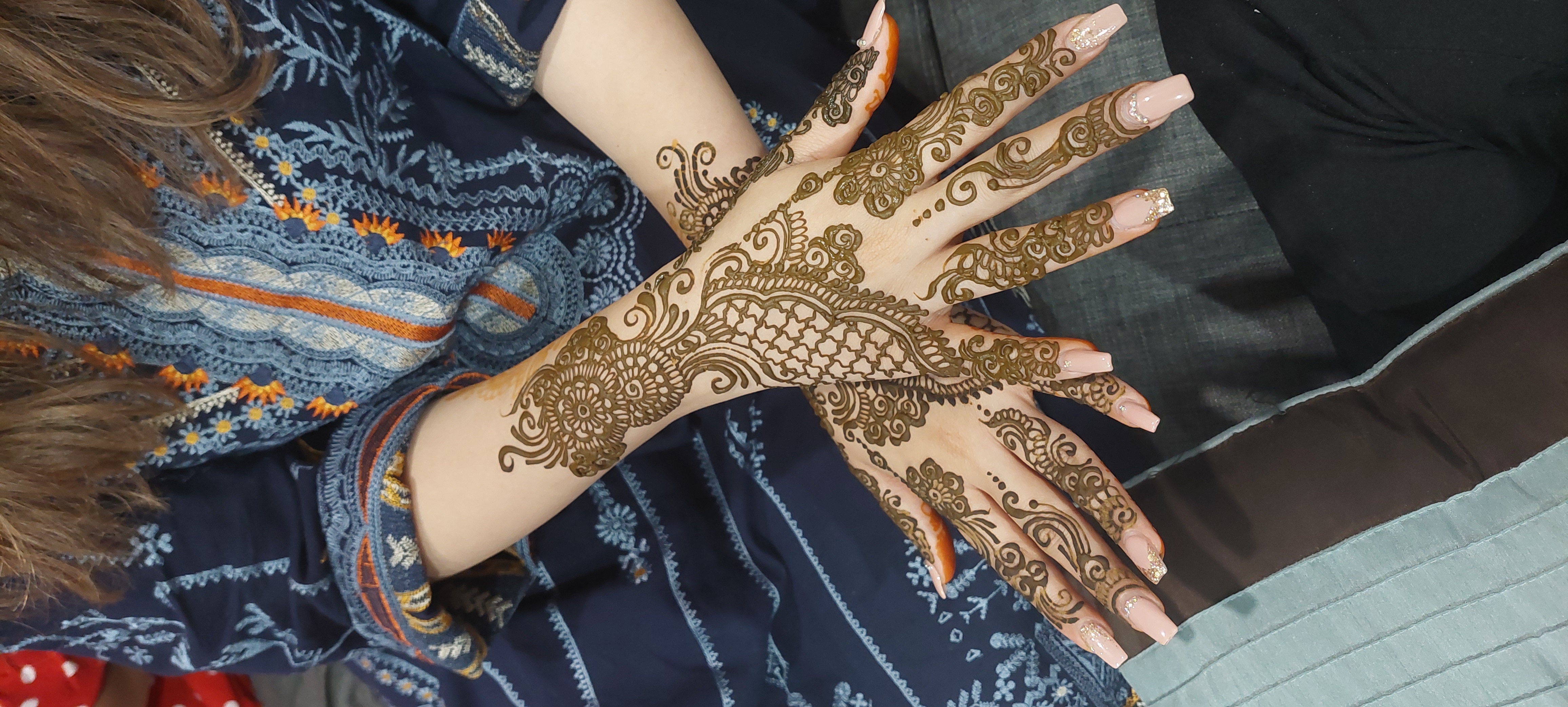 Minimal henna design